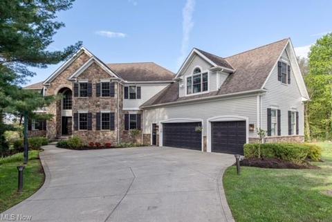 5456 Pine Ln, Solon, OH 44139 photo 1