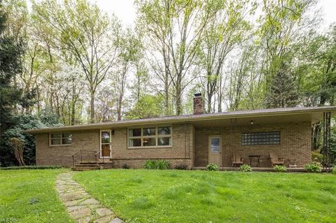 1217 Wicklow Way NW, Canton, OH 44708 photo 1