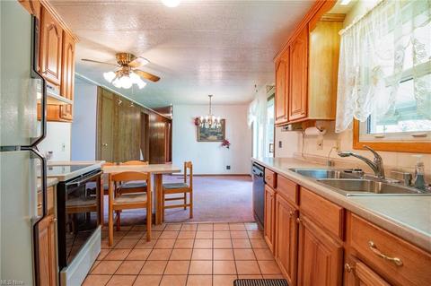 348 Hickory Run, Lagrange, OH 44050 photo 6