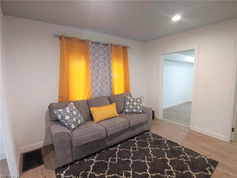 618 Dewitt St, Lorain, OH 44055 photo 5