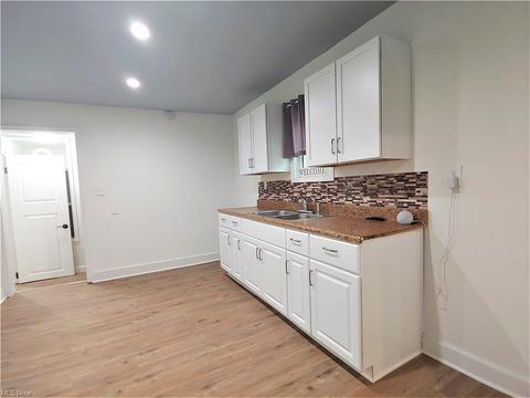 618 Dewitt St, Lorain, OH 44055 photo 9