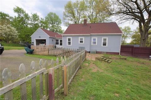 2860 Nesmith Lake Blvd, Akron, OH 44314 photo 25