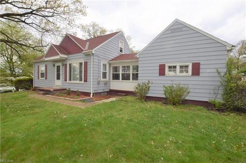 2860 Nesmith Lake Blvd, Akron, OH 44314 photo 1