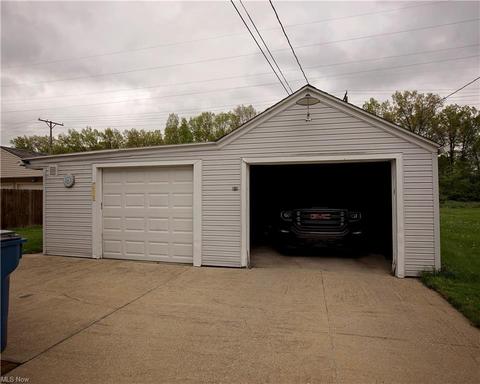 2434 E 35th St, Lorain, OH 44055 photo 4