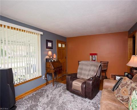 2434 E 35th St, Lorain, OH 44055 photo 9