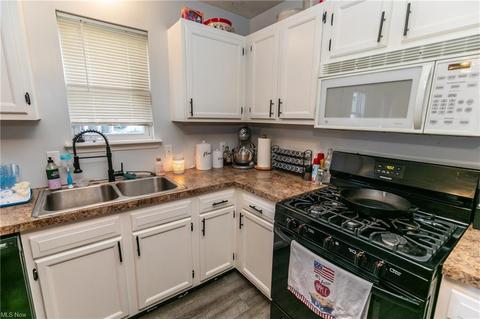 237 Morgan Ave, Elyria, OH 44035 photo 5