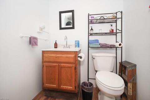 121 Bath St, Elyria, OH 44035 photo 8