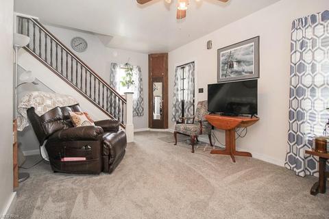 121 Bath St, Elyria, OH 44035 photo 4
