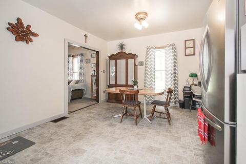 121 Bath St, Elyria, OH 44035 photo 6