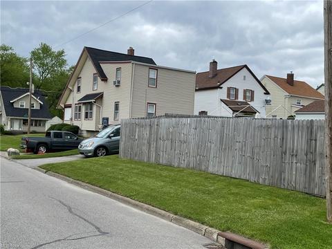 429 Creed St, Struthers, OH 44471 photo 3