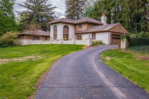 2330 Strathmore Dr NW, Canton, OH 44708 photo 4