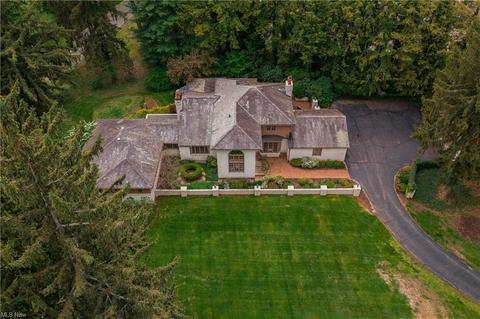 2330 Strathmore Dr NW, Canton, OH 44708 photo 1