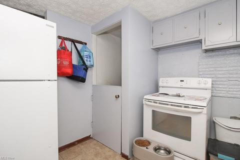 351 Ohio St, Elyria, OH 44035 photo 8