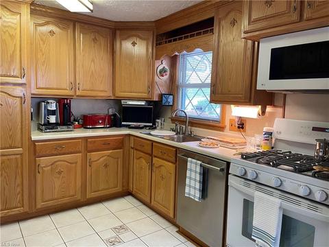8011 Salinas Trl, Boardman, OH 44512 photo 2