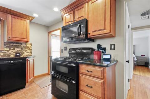 666 Elm St, Struthers, OH 44471 photo 6