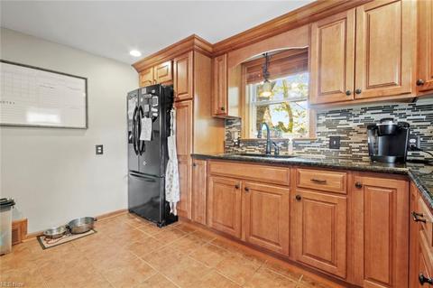 666 Elm St, Struthers, OH 44471 photo 5