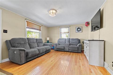 666 Elm St, Struthers, OH 44471 photo 4