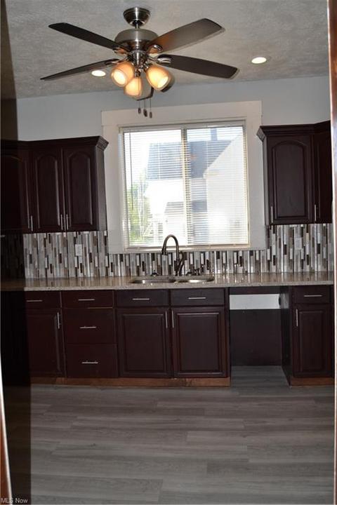 352 E River St, Elyria, OH 44035 photo 9