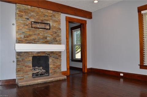 352 E River St, Elyria, OH 44035 photo 4