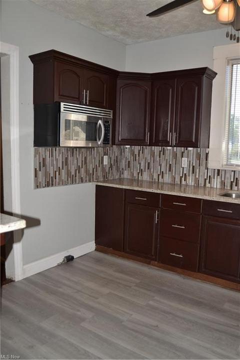 352 E River St, Elyria, OH 44035 photo 11
