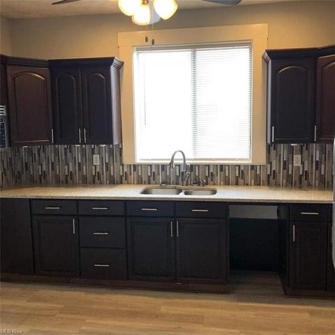 352 E River St, Elyria, OH 44035 photo 8