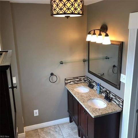 352 E River St, Elyria, OH 44035 photo 17