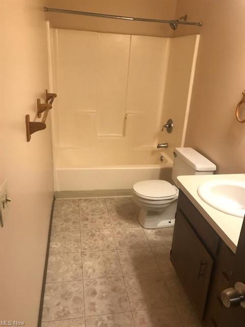 2710 Forest Ln, Lorain, OH 44053 photo 6