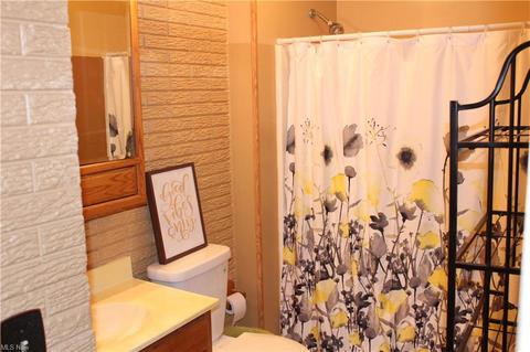 180 Brace Ave, Elyria, OH 44035 photo 8