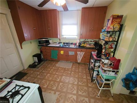 218 13th St, Elyria, OH 44035 photo 6