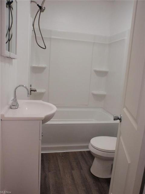 290 E 46th St, Lorain, OH 44052 photo 4