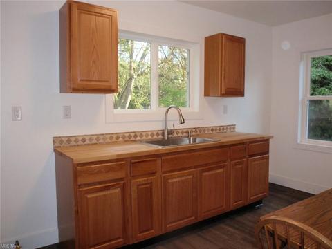 290 E 46th St, Lorain, OH 44052 photo 13