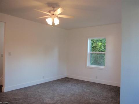 290 E 46th St, Lorain, OH 44052 photo 3