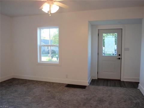 290 E 46th St, Lorain, OH 44052 photo 2