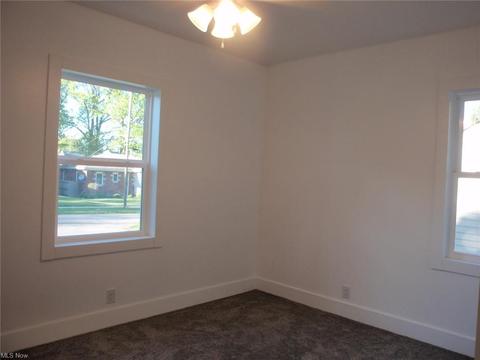 290 E 46th St, Lorain, OH 44052 photo 7