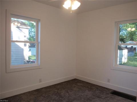 290 E 46th St, Lorain, OH 44052 photo 6