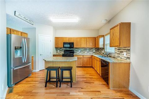 6857 Birchbark Ave NE, Canton, OH 44721 photo 2