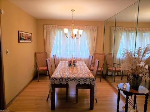 1739 E Park Haven Dr, Seven Hills, OH 44131 photo 9