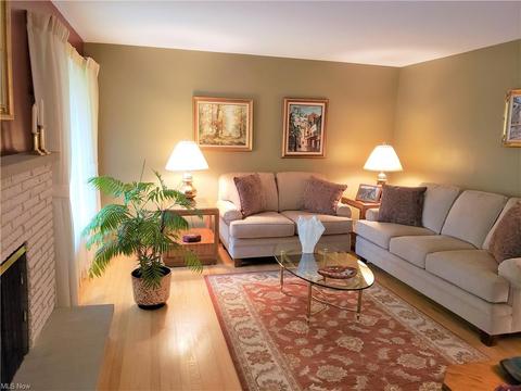 1739 E Park Haven Dr, Seven Hills, OH 44131 photo 8