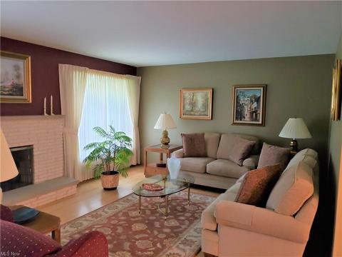 1739 E Park Haven Dr, Seven Hills, OH 44131 photo 4
