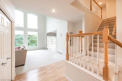 6620 Andre Ln, Solon, OH 44139 photo 2