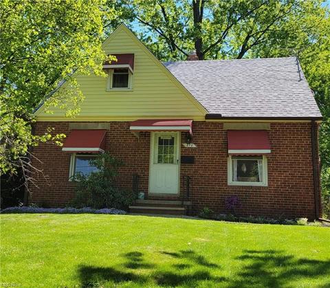 272 Baker St, Berea, OH 44017 photo 2