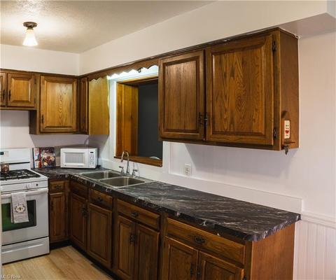 272 Baker St, Berea, OH 44017 photo 5