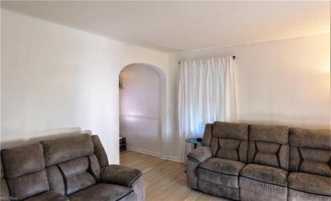 272 Baker St, Berea, OH 44017 photo 4