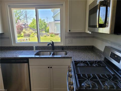 7015 Wolf Ave, Parma, OH 44129 photo 8