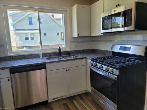 7015 Wolf Ave, Parma, OH 44129 photo 2