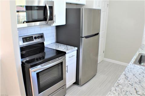 745 Pendley Rd, Willowick, OH 44095 photo 4
