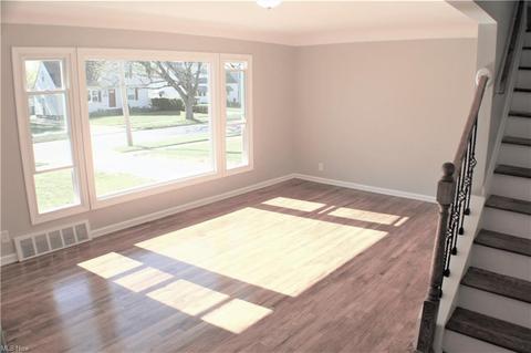 745 Pendley Rd, Willowick, OH 44095 photo 8