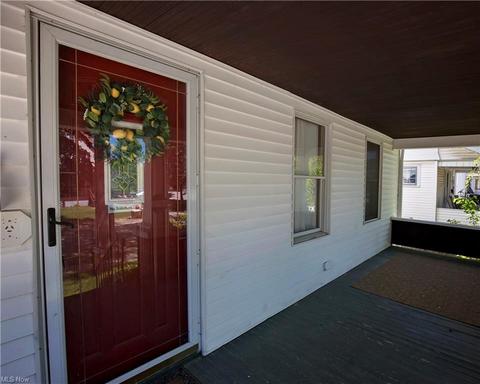 327 Kenyon Ave, Elyria, OH 44035 photo 4