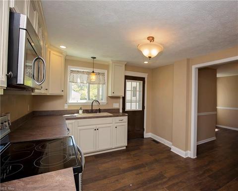327 Kenyon Ave, Elyria, OH 44035 photo 16