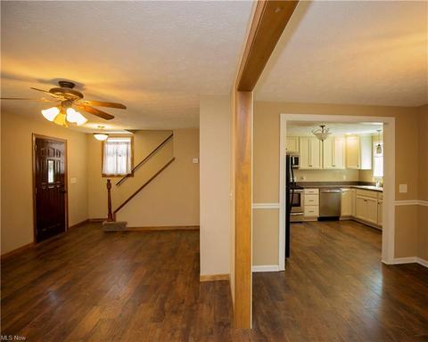 327 Kenyon Ave, Elyria, OH 44035 photo 8